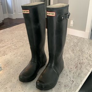 Women’s hunter rain boots black size 8
